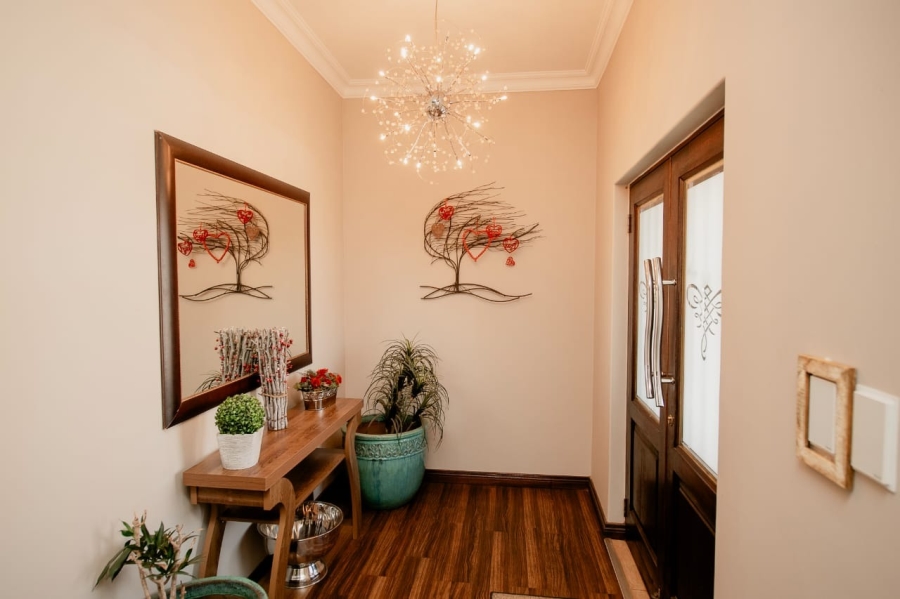 5 Bedroom Property for Sale in Baillie Park North West